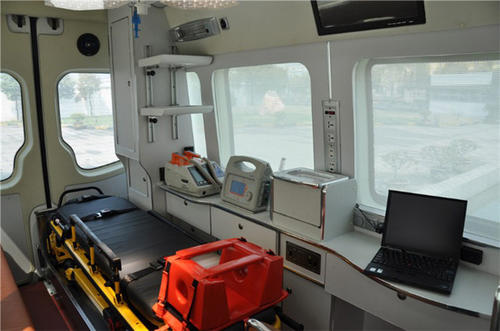 商河县救护车内部